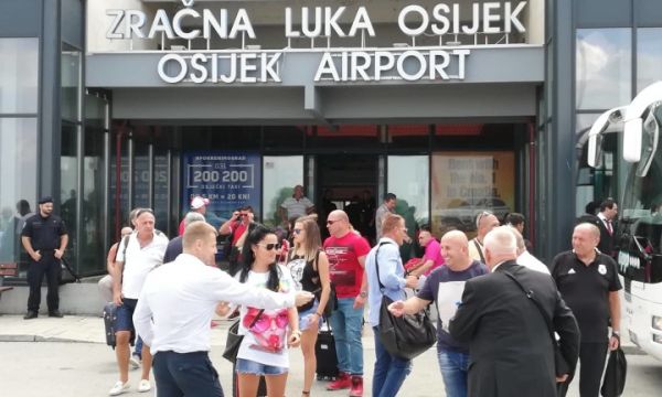 Напрежение в Осиек! Местни ултраси търсят саморазправа с фенове на ЦСКА